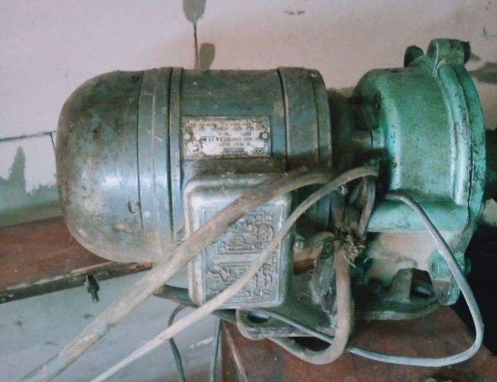 Двигун в зборі,установлюй і працюй