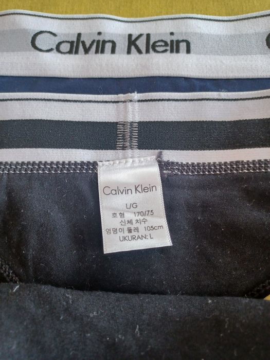 Majtki-figi stringi Calvin Klein L- 2pary