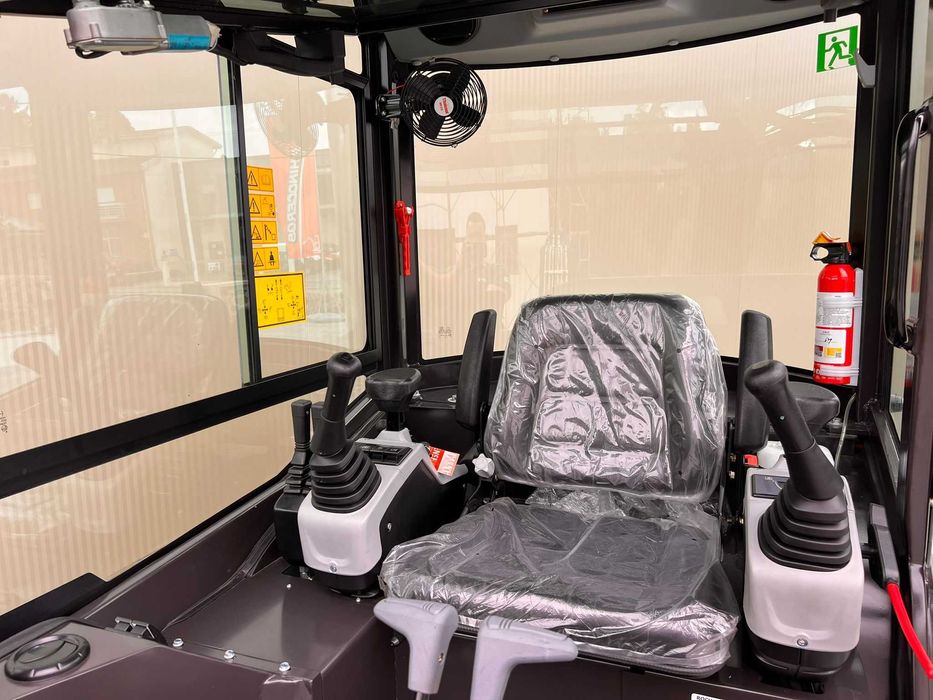 MINI GIRATORIA XN28C RHINOCEROS  MOTOR KUBOTA PROFISISONAL