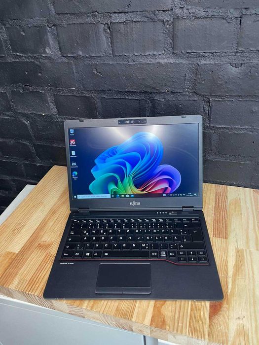 Потужний Fujitsu U7311 для роботи, навчання та подорожей є 100 шт