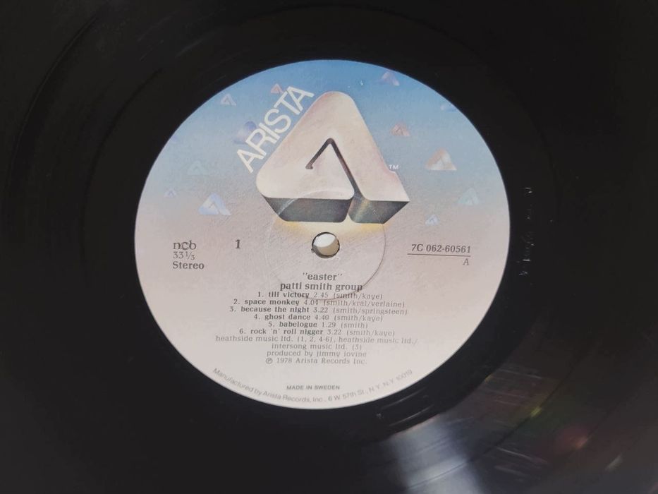 Patti Smith Group – Easter. Arista. VG+