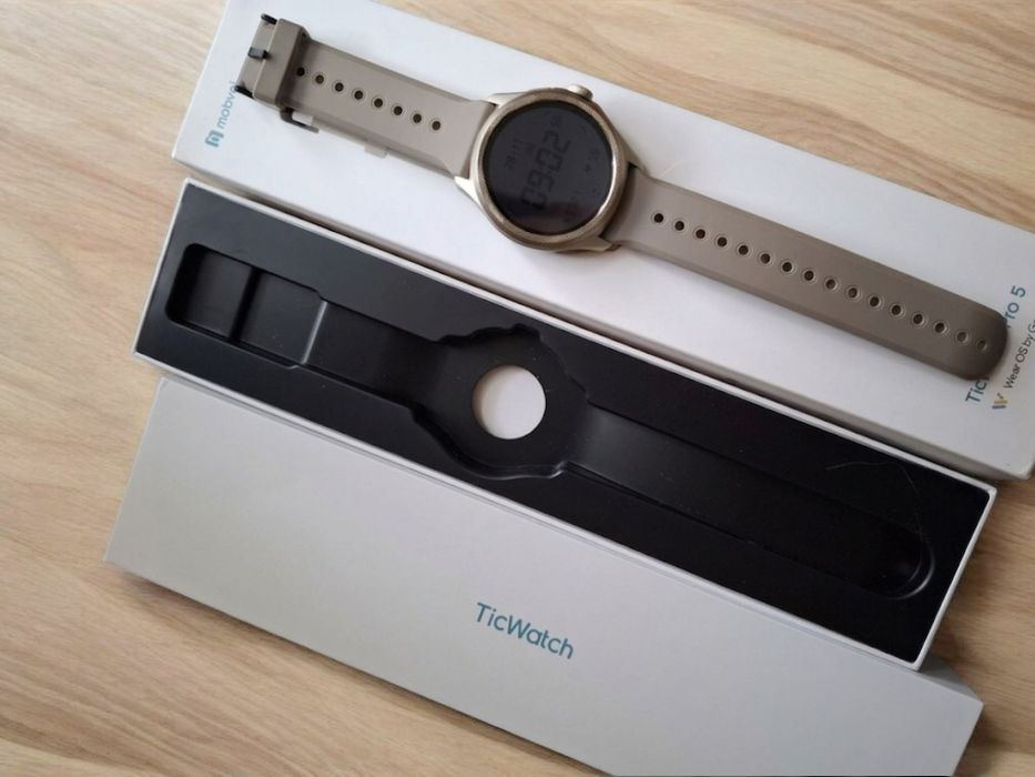 Продається смарт годинник Mobvoi Tic watch 5 pro.