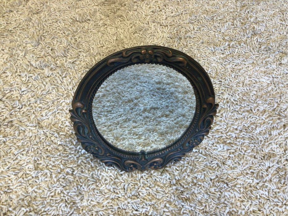 Зеркало на подставке