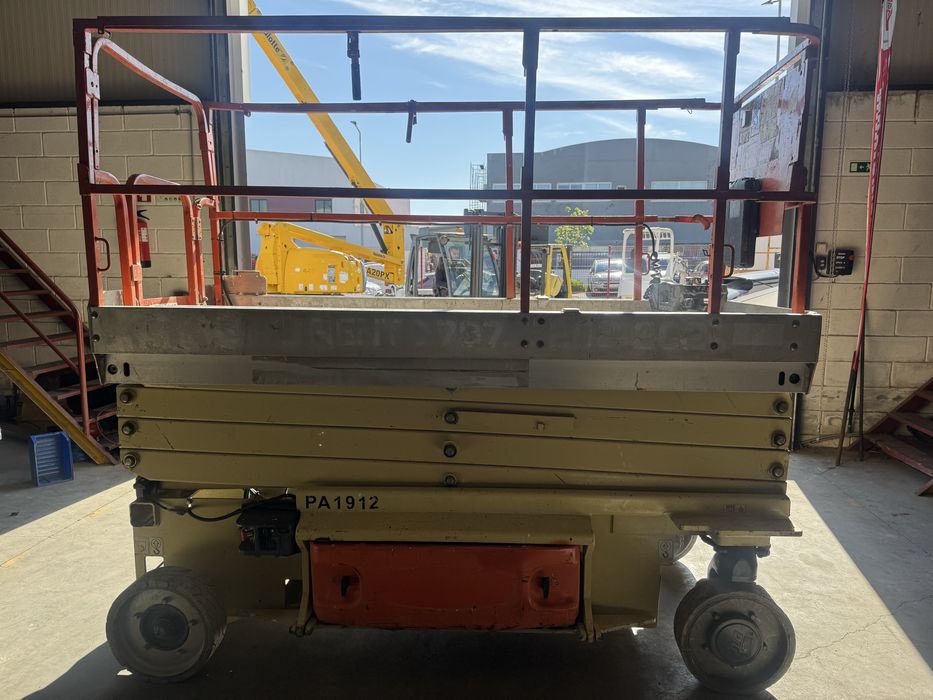 Plataforma Elevatória "tesoura" elétrica 12mt usada