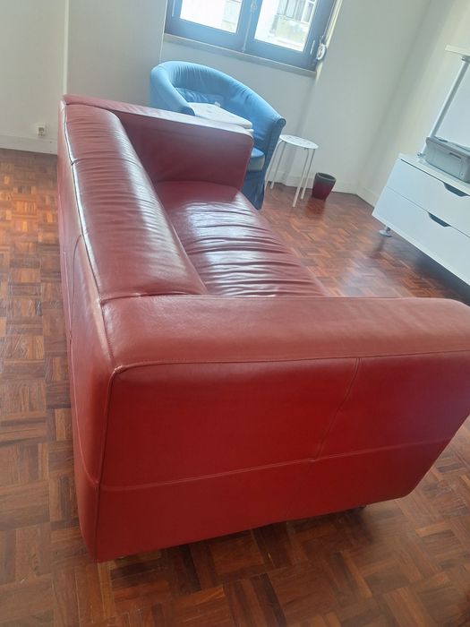 sofá encarnado em pele - ikea - 180cm x 90cm x 65cm