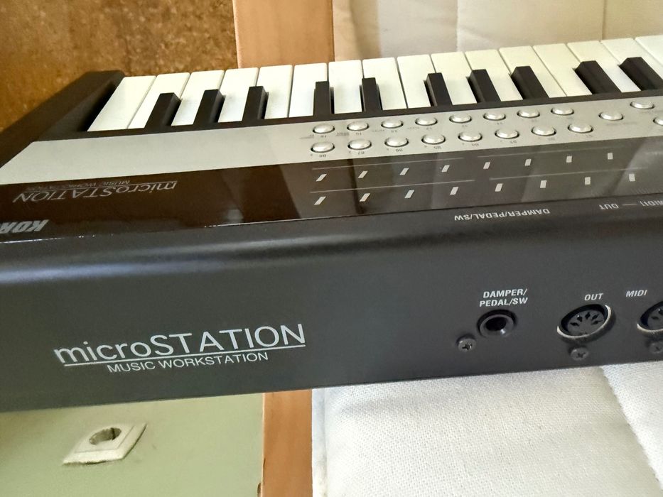 Korg Microstation 62 teclas