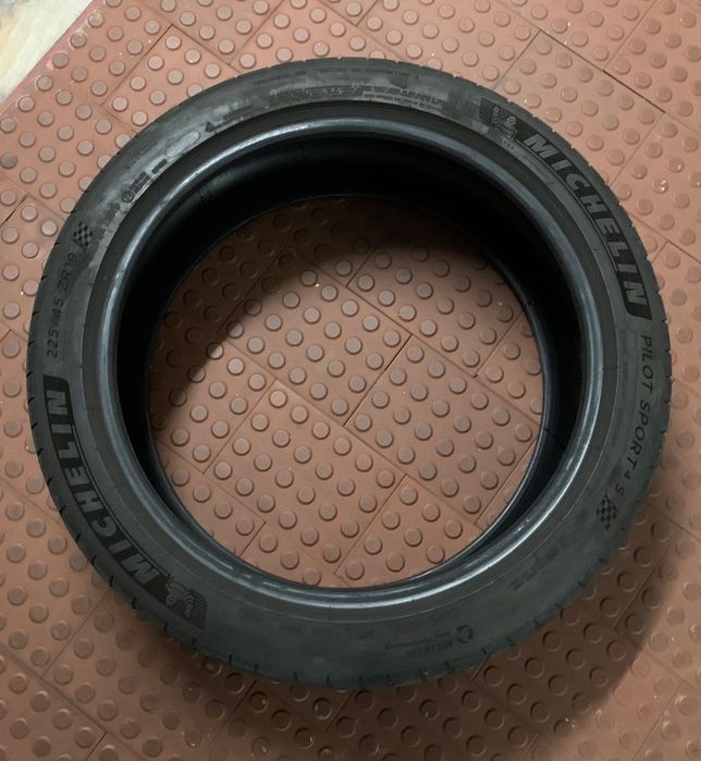 Michelin Pilot Sport 4S 225/45/19  – Performance e Durabilidade