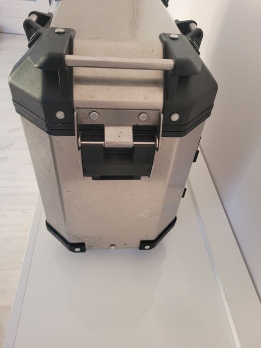 Kufer givi boczny