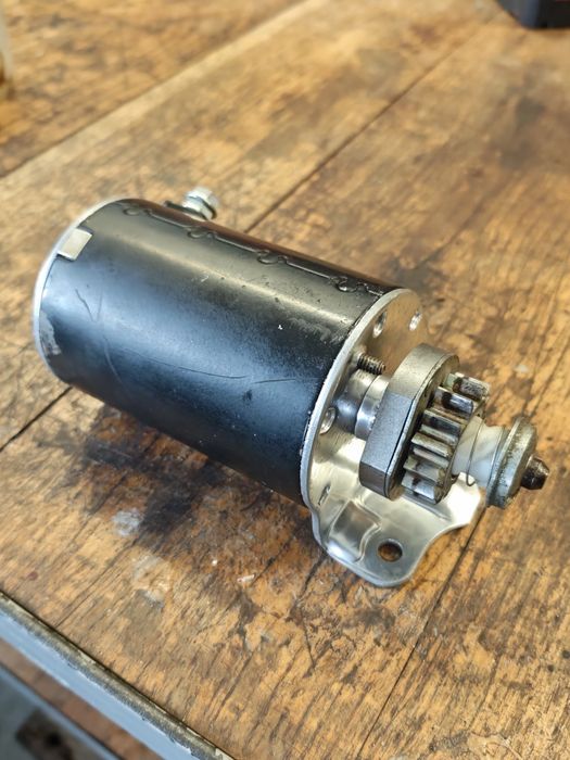 Silnik Briggs & Stratton 12,5HP 28N700 na części