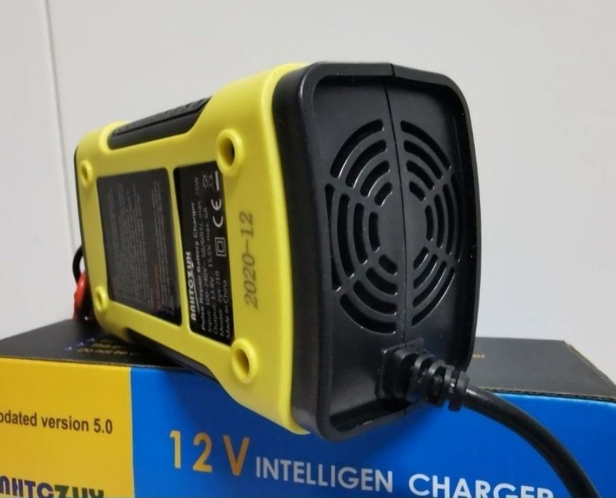 Carregador de Baterias 12V Auto / Moto / Mota ( NOVO )