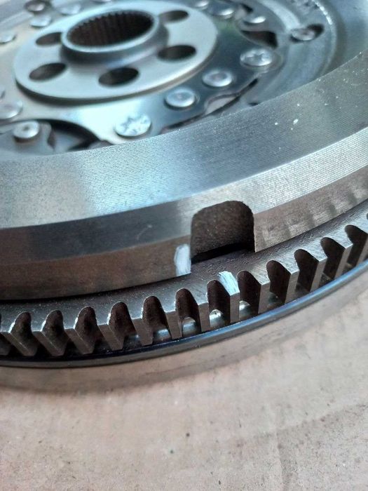 Двомасовий маховик,  2295000541 Sachs . LU 415074009.
