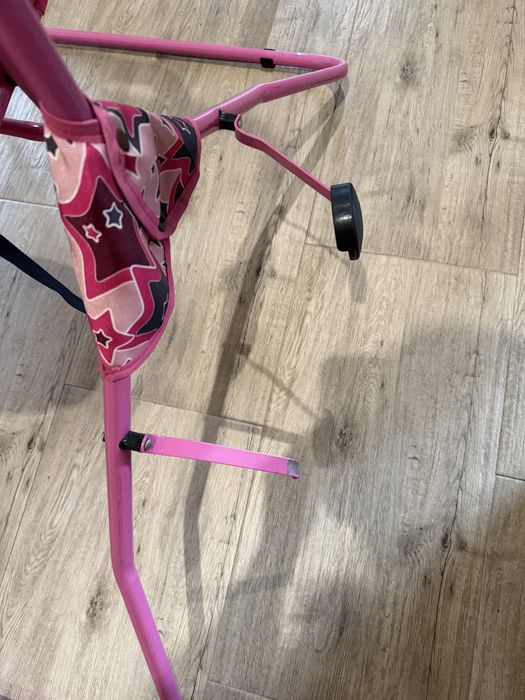 Huśtawka niemowlęca na stelażu