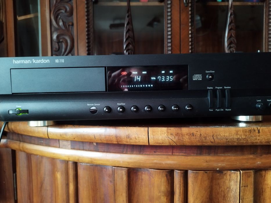 Оригінал CD Player HARMAN KARDON HD 710  в  ідеальном  робочому стані