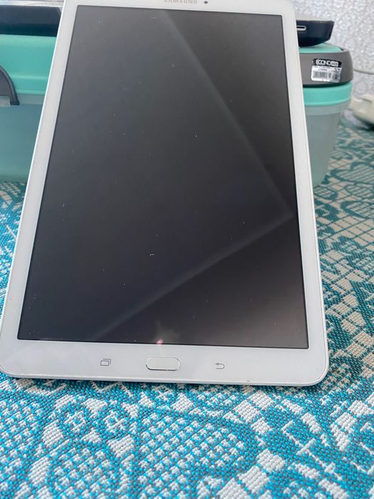 Samsung планшет.