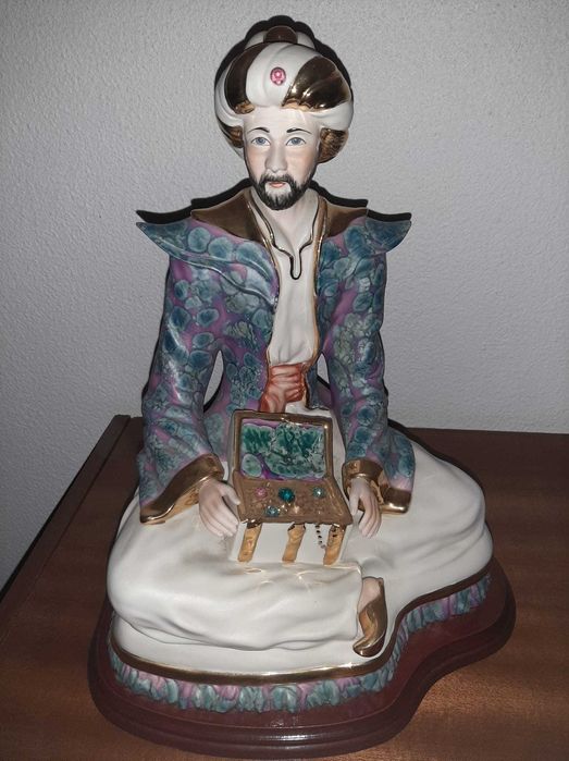 Estatueta em Porcelana