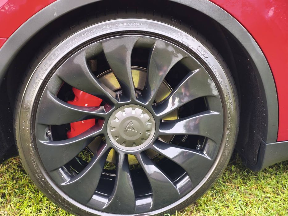 Диски з шинами Tesla model Y Perfomans