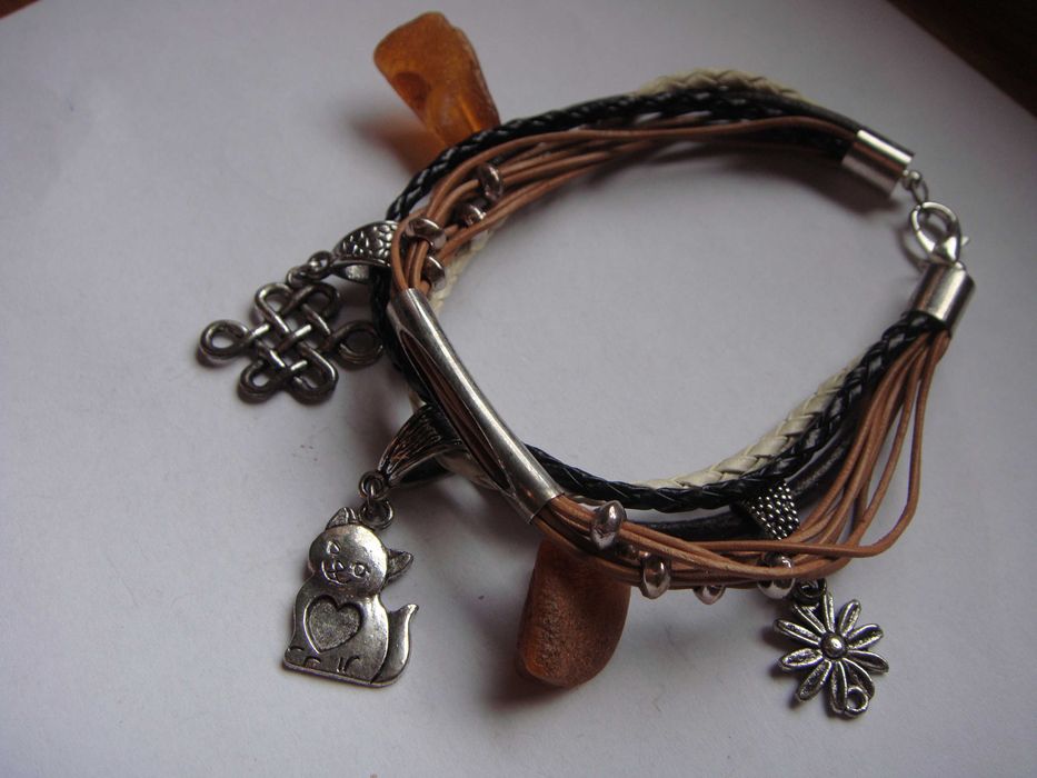bransoletka z bursztynem zawieszki charms