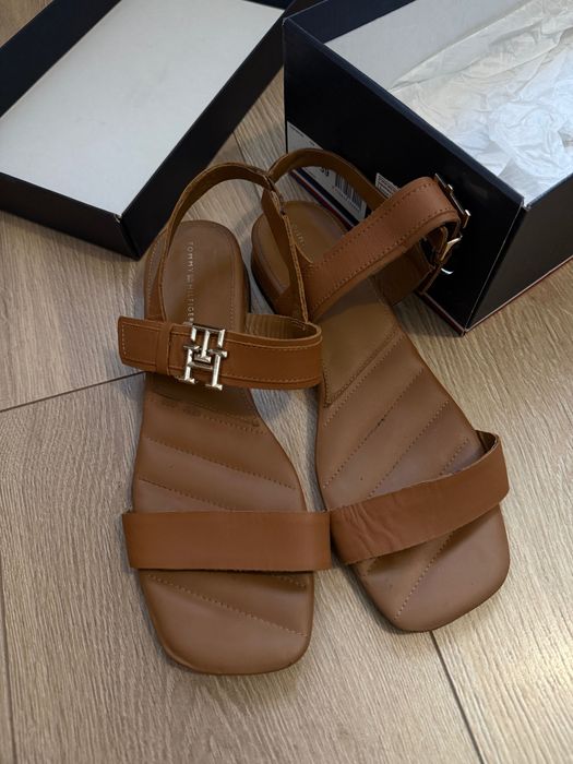 Sprzedam sandałki Tommy Hilfiger – 150 zł