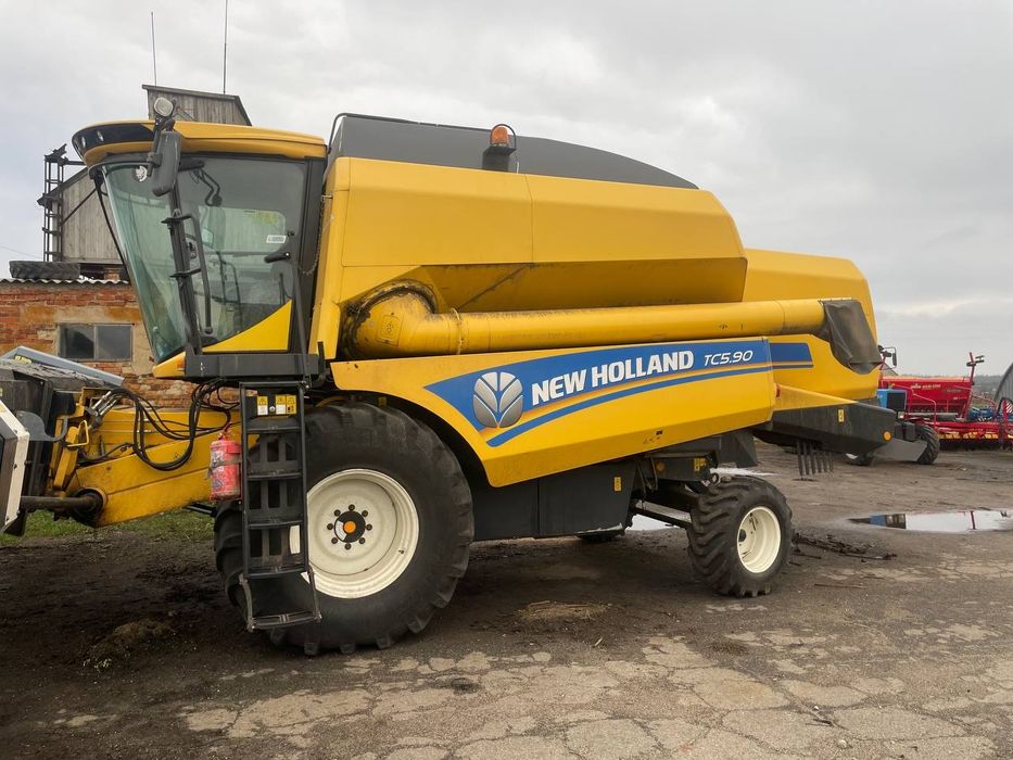 Комбайн NEW HOLLAND TC 5.90