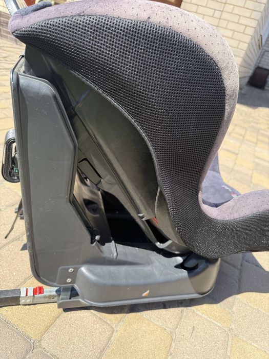 Дитяче  автокрісло групи 1 (9–18 кг) з ISOFIX