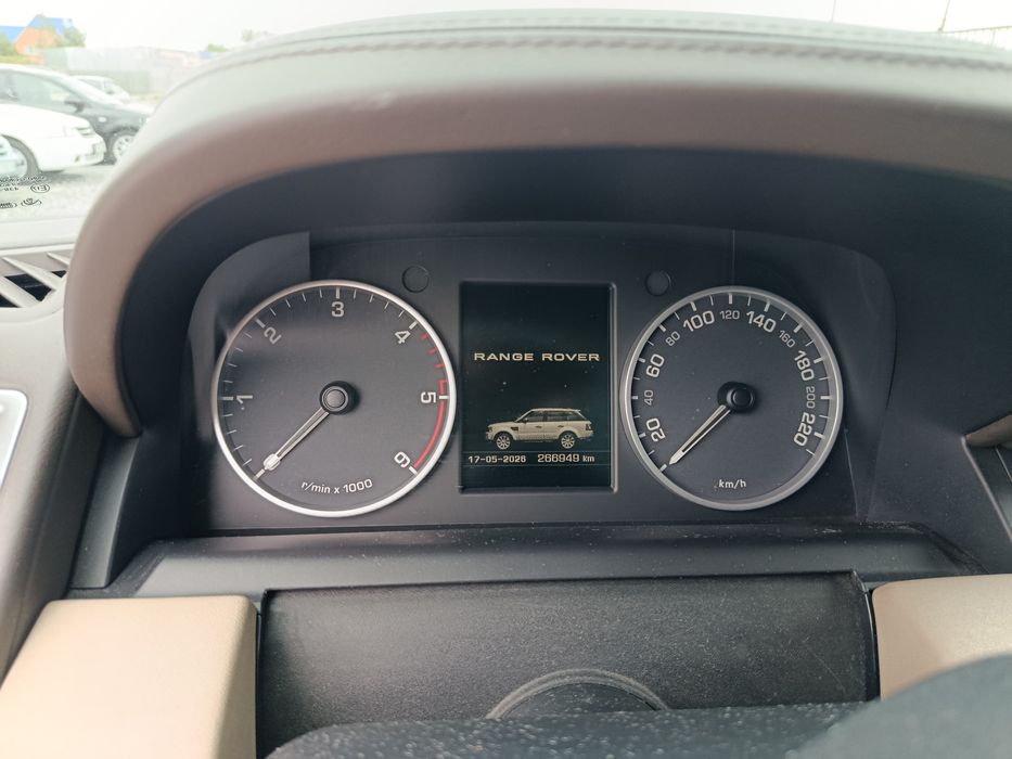 Range Rover Sport 2012 года 3.0 турбодизель полная комплектация в идеальном состоянии