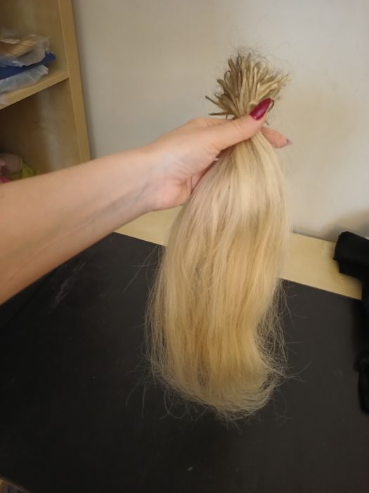 Włosy blond dziewicze