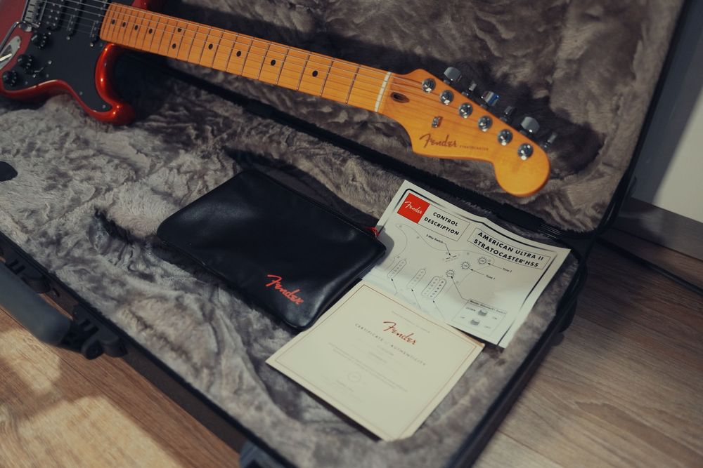 Guitarra Fender American Ultra II Stratocaster HSS MN SRD Igual a Nova
