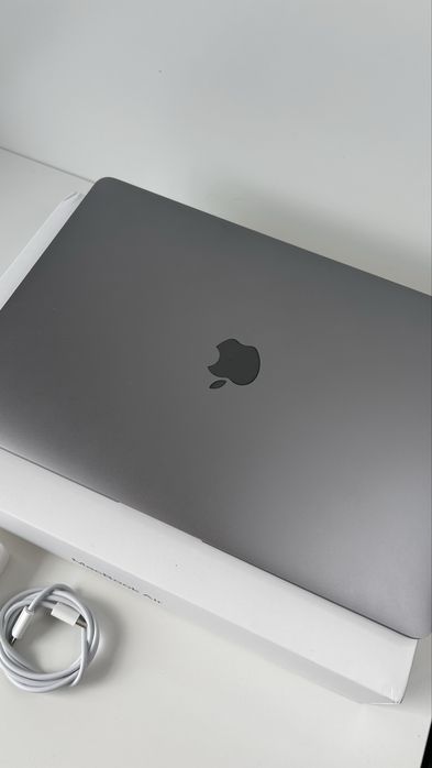 MacBook Air M1 13” / 2020 / Gwarancja / 256 GB / w bardzo dobrym stanie !