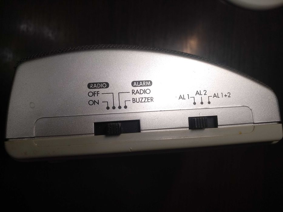 Цифровые часы-будильник Schneider SCR35 с радио FM/MW/LW