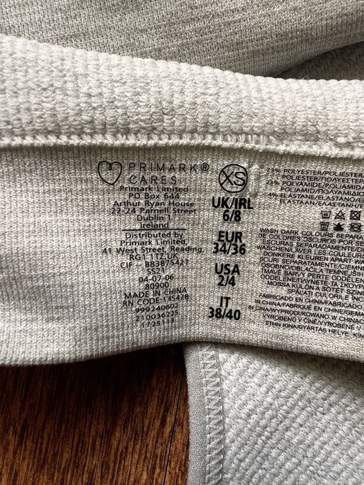 Топ в рубчик підійде для дитини або підлітка