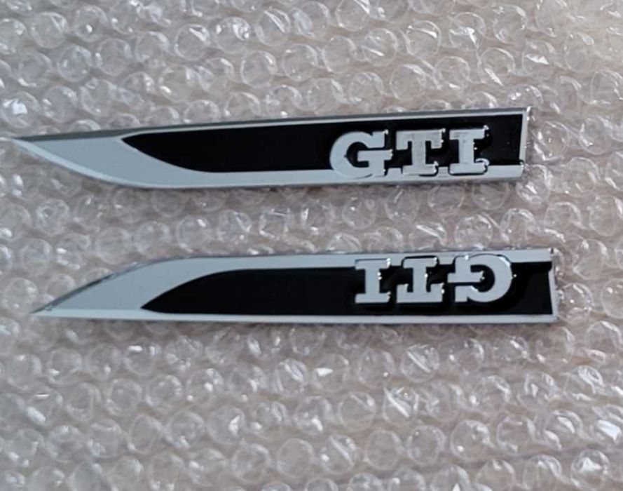 Nowy metal znaczek GTI przyklejany emblemat para czarny | czerwony