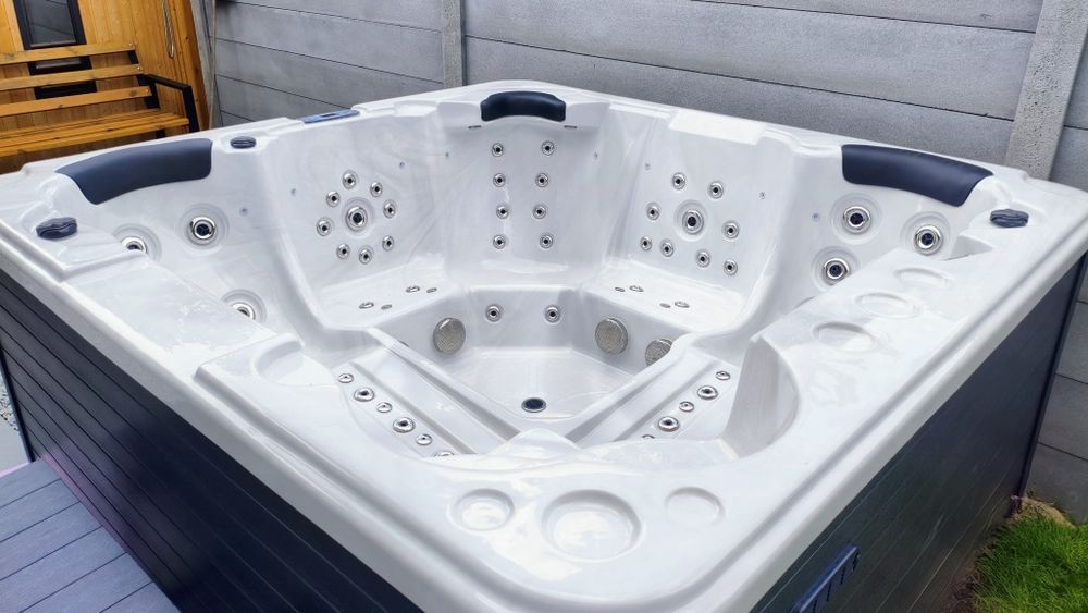 Ekskluzywne Jacuzzi 5 osobowe, 94 dysze, WIFI, Balboa, ostatnia sztuka biała.