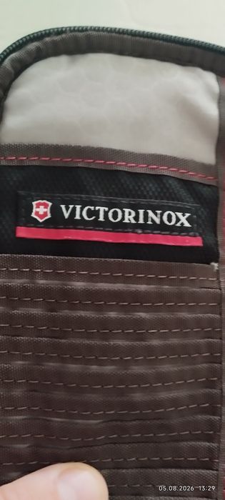 Барсетка червоний Victorinox Travel