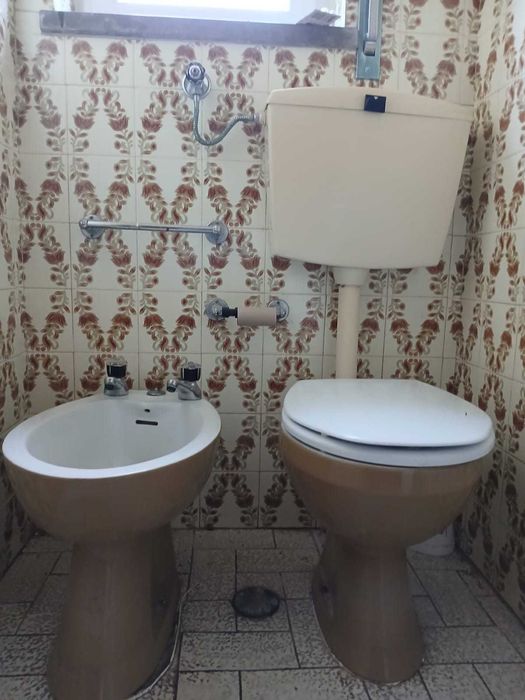 louças de casa de banho para destralhar