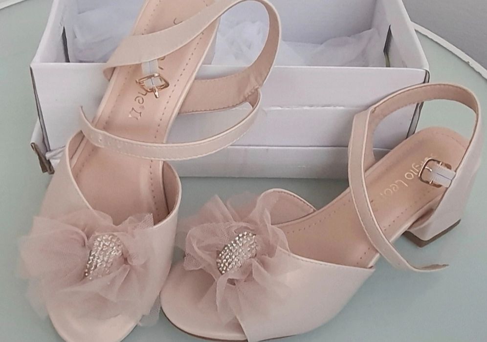 Sandałki skórzane 37