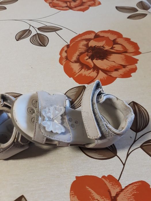 Sandálias de menina