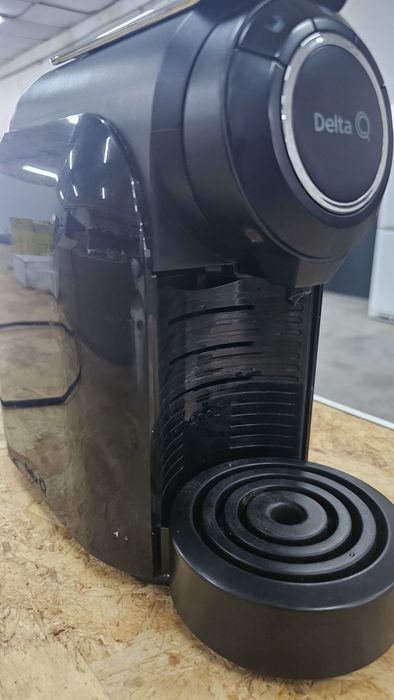 Maquina de Café Delta q preta qool