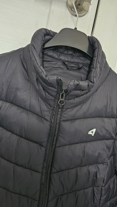 Kurtka 4f czarna 40 pikowana wiosna