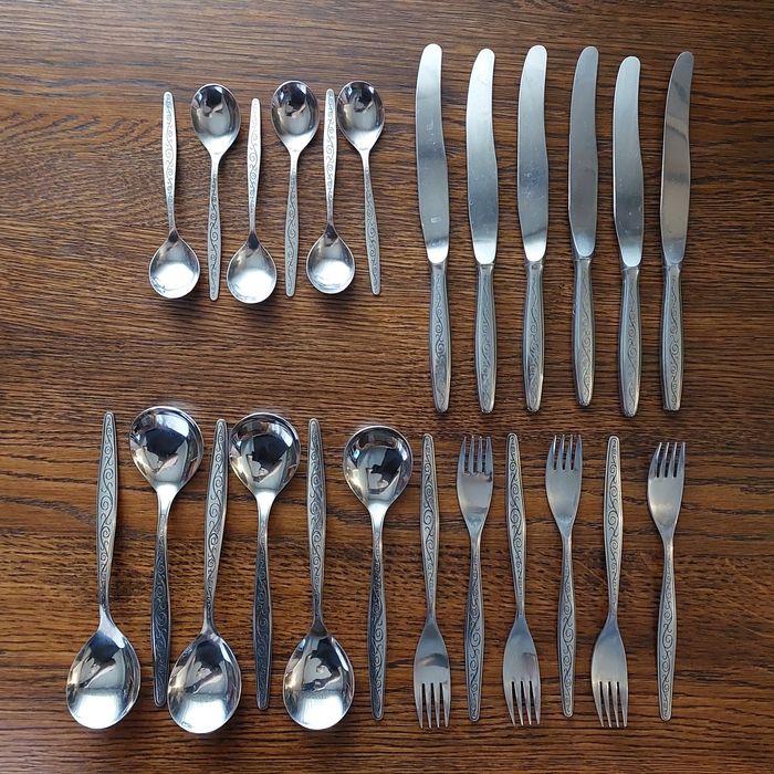 Столові прибори.