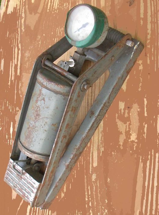 Pompka nożna, antyk PRL