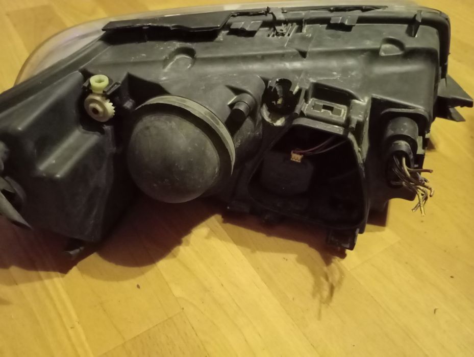 Lampy z silniczkami  przednie pasat 1.9 tdi2003