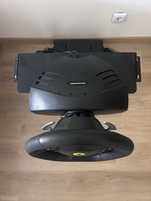 Simulador de corrida Ferrari Thrustmaster
