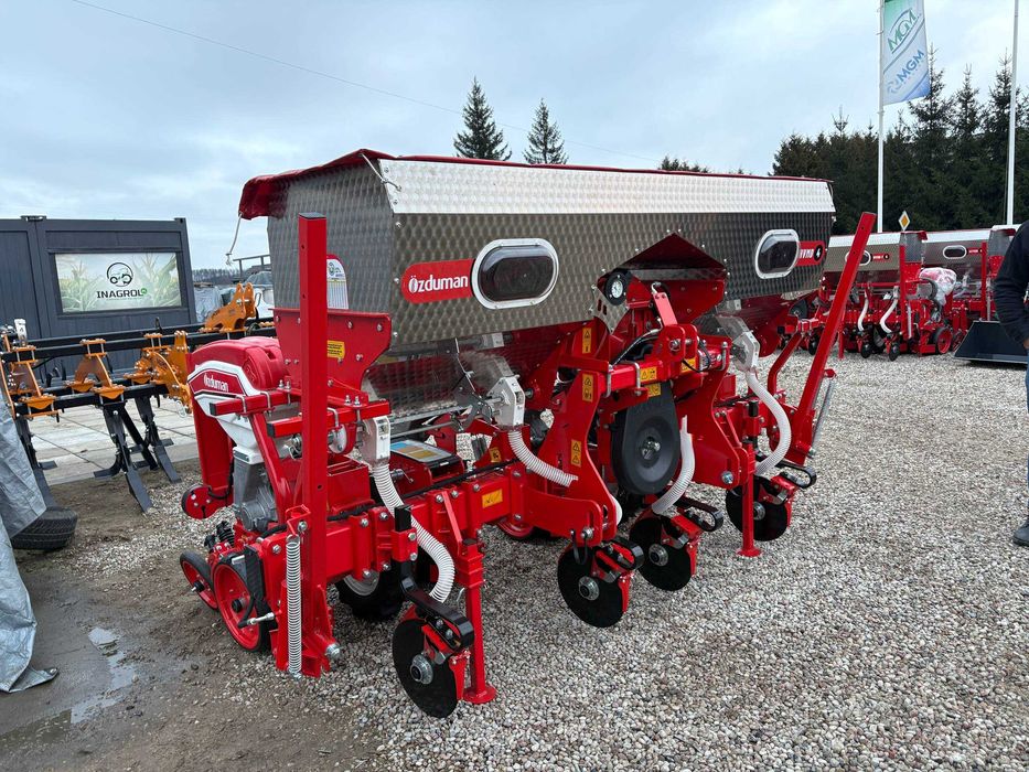 Siewnik do kukurydzy 4 rzędowy Ozduman HVMD 4  podsiewacz INOX 1000l