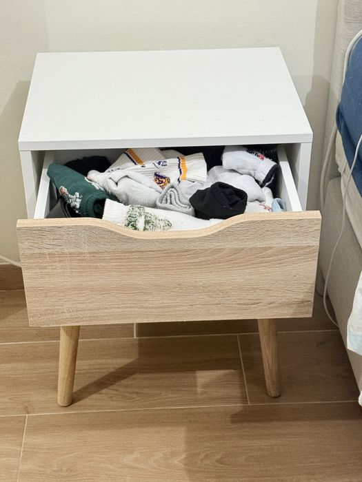 Mesa de cabeceira “2”