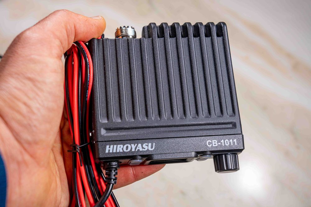 Radio CB de 8W com 40 canais em AM e FM.