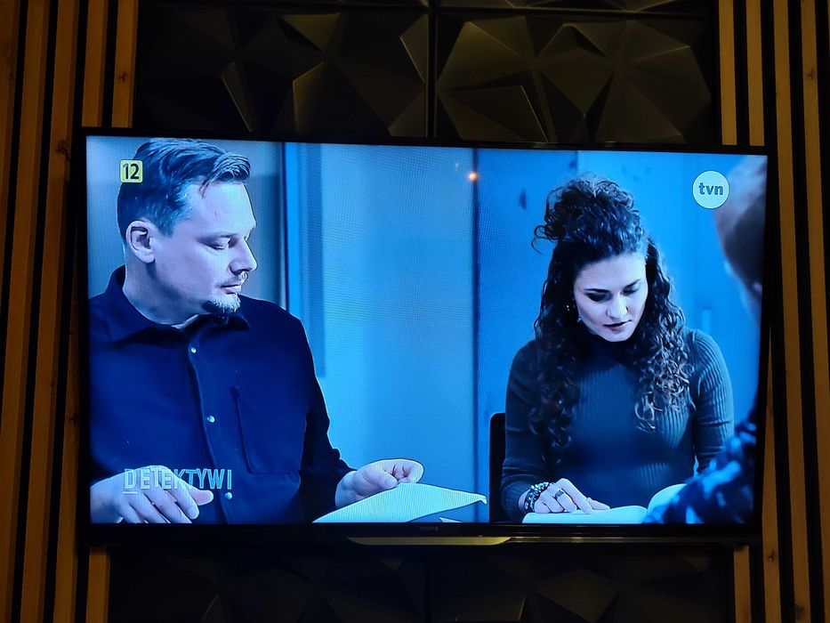 Telewizor  Philips + wieszak