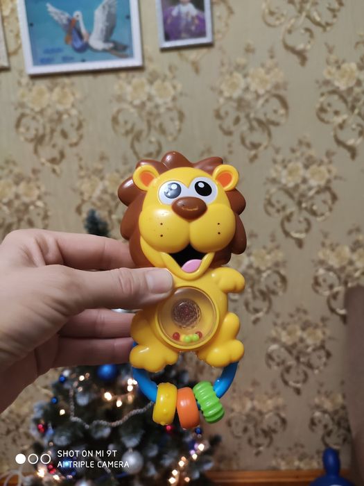 Іграшки малюкам, брязкальця