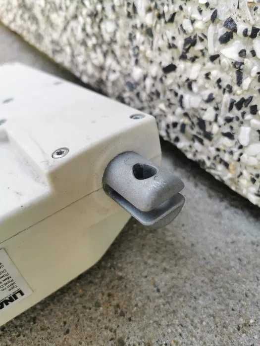 Siłownik elektryczny Linak do bramy podnośnik 12/24V 4000N IP51
