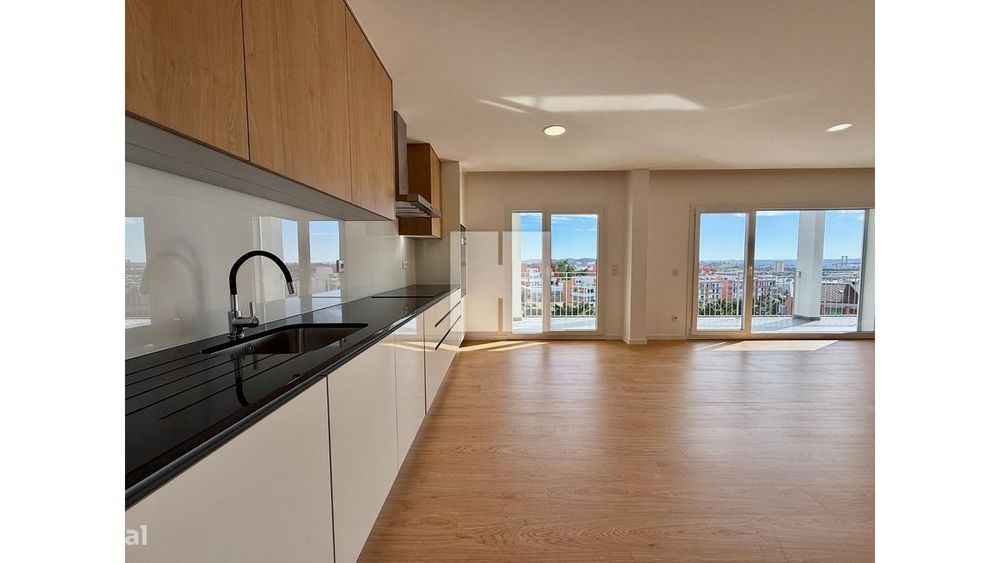 Apartamento T3 c/ Garagem Dupla