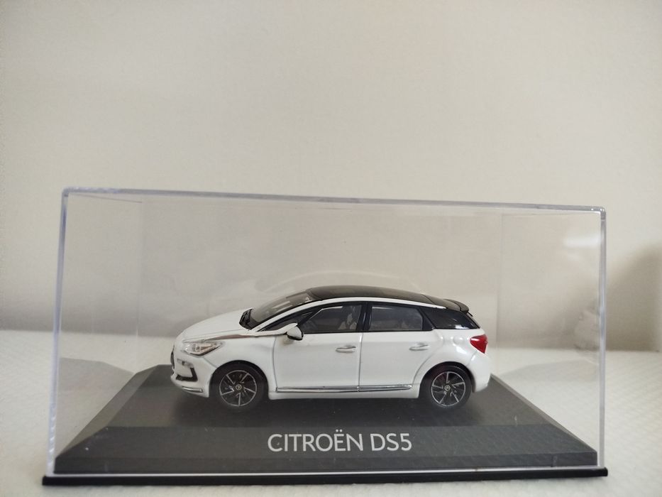 Miniatura Citroen DS5 Nova 1/43